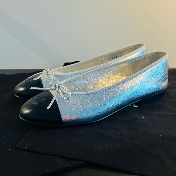 CHANEL Shoes - CHANEL LAMINATED SILVER CRUMPLED LAMBSKIN WITH BLACK CAPTOE BALLERINA FLATS